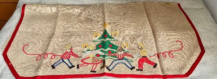 Tree skirt embroidered Sweden 
