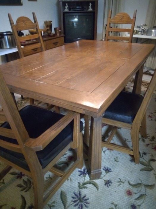 Beautiful Ranch Oak Dining table w/ 4 chairs. Mid Century