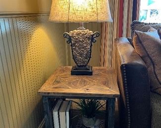 End table and very nice lamp