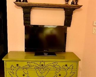 Awesome chest of drawers with nail hair design