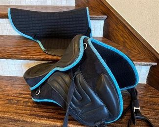 English saddle and saddle pad