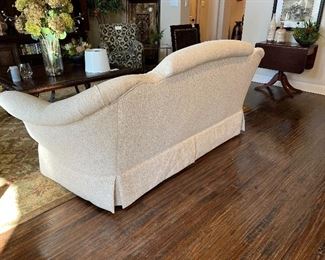 This view shows the back of the pretty sofa, beautiful lines!