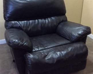 BLACK LEATHER RECLINER