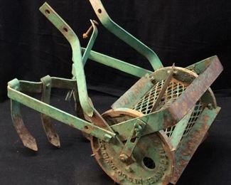 VTG. BARKER MFG GARDEN CULTIVATOR