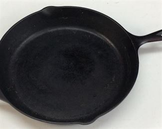 LODGE CAST IRON SKILLET