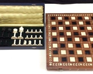 VTG. CHESS PIECES & BOARD
