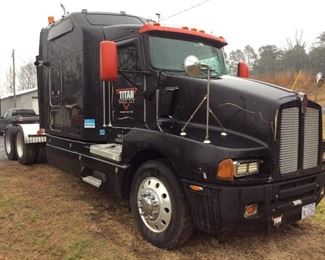 2003 KENWORTH T600, GOOD RUNNING CONDITION, SLEEPER CAB, 14.6L ENGINE, WITH TITLE,