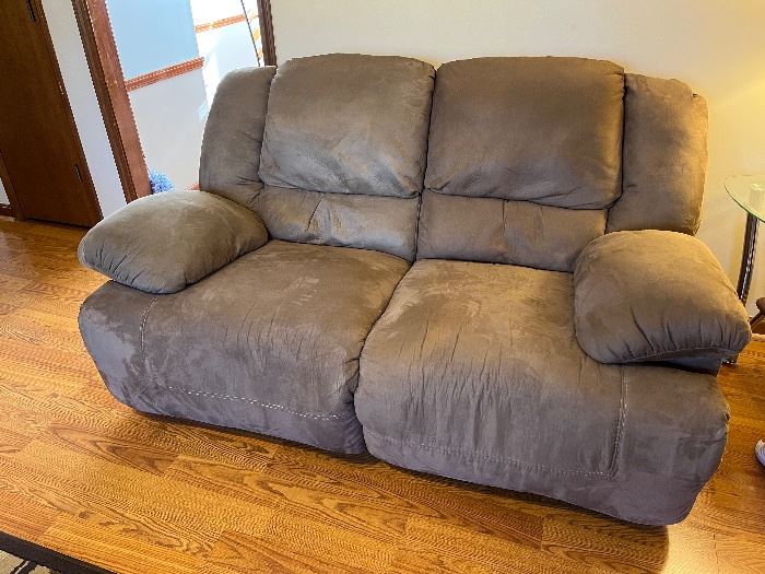 2 Seat Recliner Love Set. 