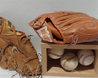 00Baseball Gloves