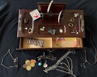 Jewelry box. https://www.liveauctioneers.com/catalog/274244