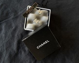 Chanel. Earrings. https://www.liveauctioneers.com/catalog/274244