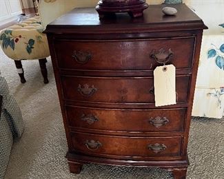 Petite chair side chest ( has veneer damage on left side)