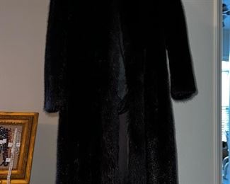 Size 6-8 black diamond Mink coat with fox trim and matching hat