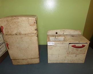 Wolverine child's refrigerator and stove