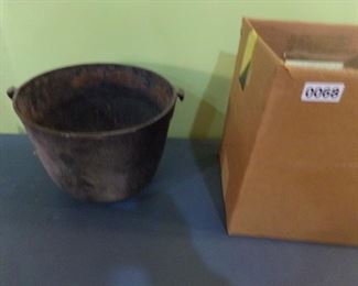 Small cast iron three footed cauldron/beanpot missing handle