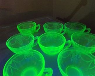 Vtg Depression vaseline/uranium glass cups