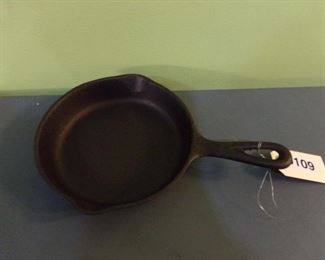Wagner Ware cast iron skillet -0- 1053