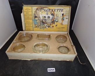 Child's Pyrexette cooking set