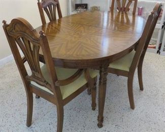 Vintage Dining Room Table w/4 Chairs