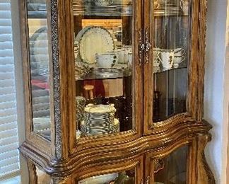 Gorgeous Thomasville curved glass & claw footed China Hutch Cabinet. Super nice condition.
