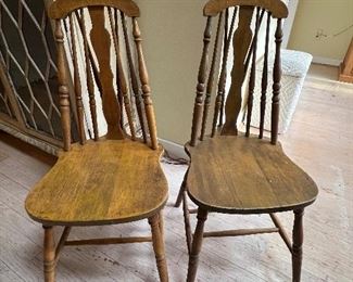 Splat Tapered Windsor Chairs Sold as set needs some tightening- $100 H-37.5", W-15.5", Depth-18"