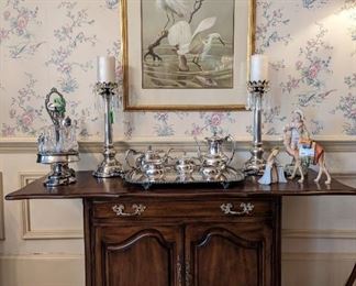 Vintage Karges Furniture Co. (Grand Rapids, MI) French Provincial drop-leaf bar server on casters, silverplated Community "Georgian" 5-piece tea/coffee service on double handles serving tray, pair of vintage earthenware figurines and nicely framed/matted egrets, by listed artist, Roger Tory Peterson.