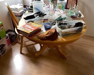 Dining table - 4 chairs !