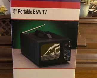 Avanti 5in Black and White Portable TV