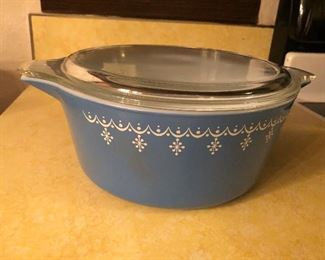 Pyrex Snowflake Garland Casserole