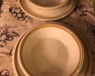 Mikasa StoneManor Round Platter (2), Round Serving Bowls (2)