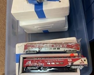 Cardinals 74-piece commemorative Lionel train set (with limited edition paperwork) 