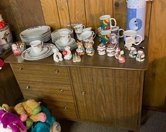 mid-century buffet (perfect for a small space)
