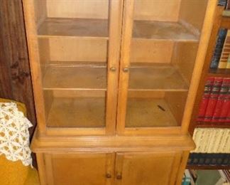 CHINA HUTCH