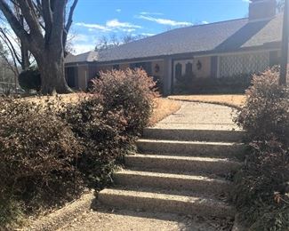 January 26-28 are the dates for the 600 Green Lane estate sale. (All sales are final! Select your purchases carefully!!!!)