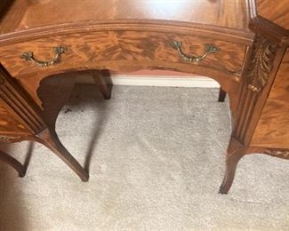 Curved front center drawer