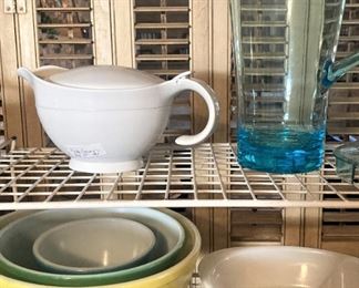 Vintage mixing bowls