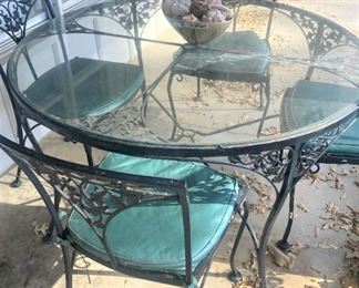Patio table & 4 chairs