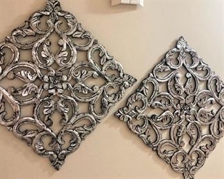 Silver & black wall décor 