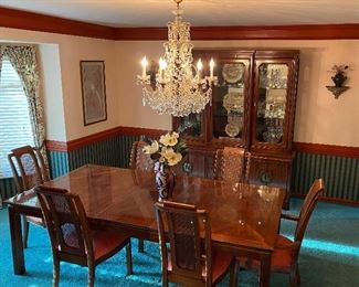 Gorgeous Thomasville Dining Room Suite • China Cabinet • Dining Table & 6 Chairs 
