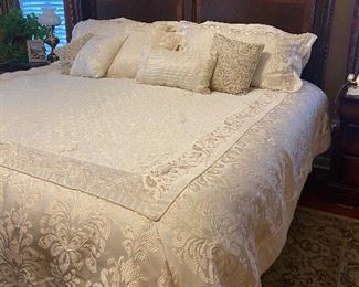 Gorgeous KING SIZE Sleigh Bed!