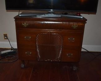 Lovely Antique Chest with wonderful caving on the center of the 2 larger drawers and and containing  Ball and Talon Feet