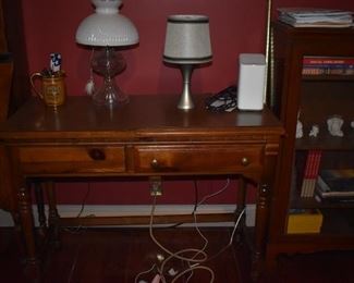Beautiful Antique Pine Table with Turned Legs Collectible items atop the table
