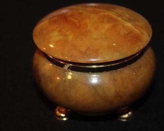 Tripod stone jewelry holder