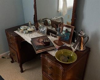 Antique dressing table & mirror