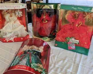 LOT 136 Barbie Happy Holidays pic3/3