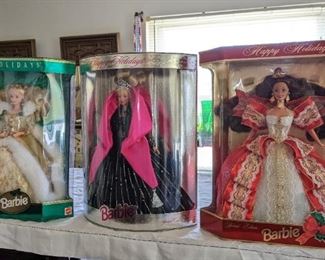 LOT 135 Barbie Happy Holidays pic2/3