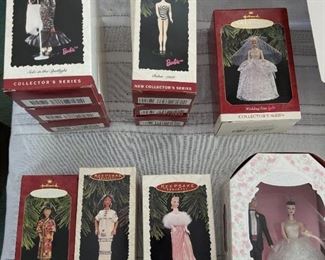 LOT 139 Barbie Hallmark ornaments, Holiday & Springtime. 45 boxes total pic 3/6