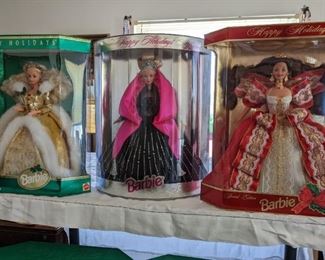 LOT 136 Barbie Happy Holidays pic2/3
