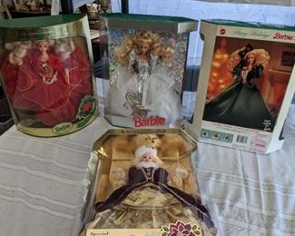 LOT 135 Barbie Happy Holidays pic3/3