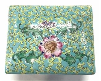 Asian Porcelain Trinket box, Sgn
